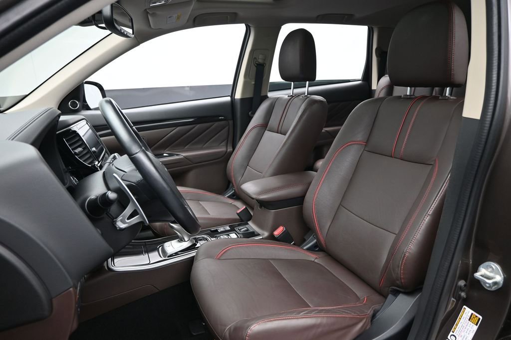 Used 2018 Mitsubishi Outlander GT AWD/4WD image 29