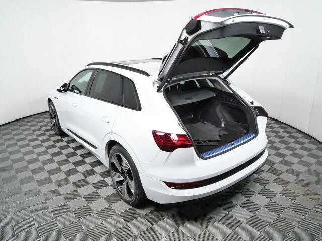 Used 2023 Audi e-tron Premium Plus w/ Premium Plus Package AWD/4WD image 32
