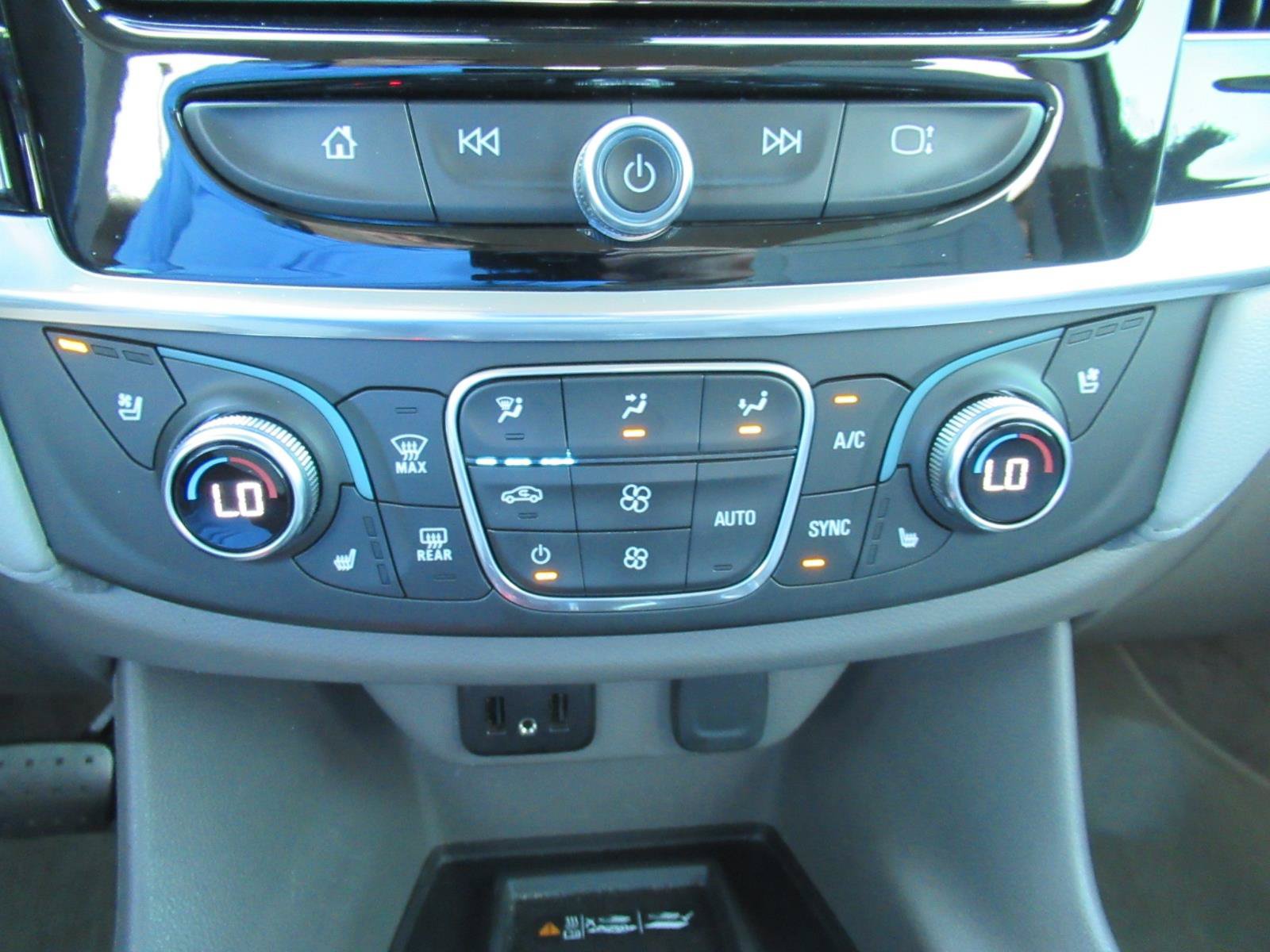 Used 2019 Chevrolet Traverse Premier w/ Driver Confidence II Package FWD image 27