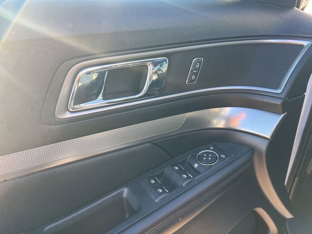 Used 2018 Ford Explorer XLT w/ Equipment Group 202A image 15