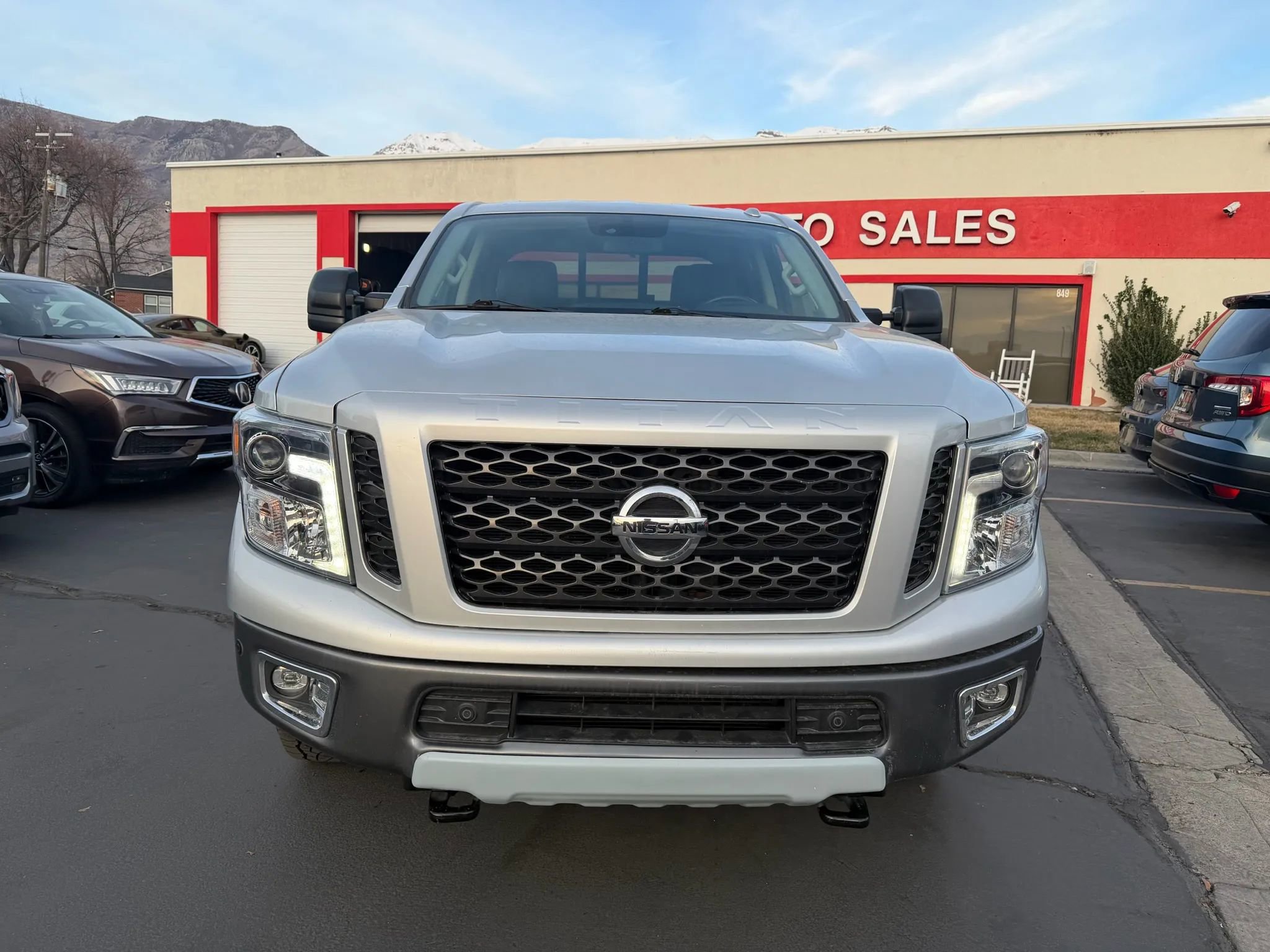 Used 2018 Nissan Titan PRO-4X w/ Pro-4x Utility Package image 11