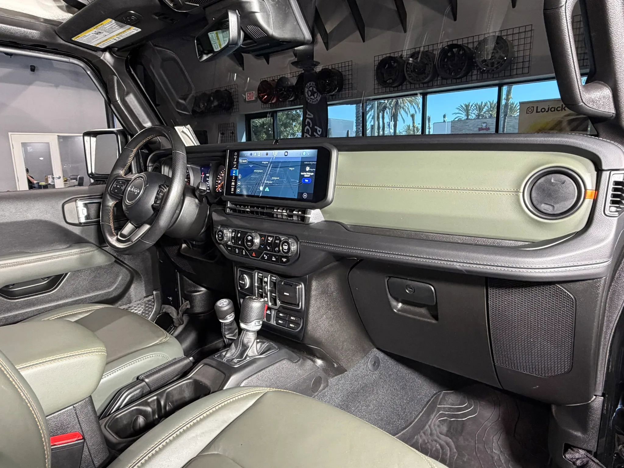 Used 2024 Jeep Gladiator Mojave AWD/4WD image 23