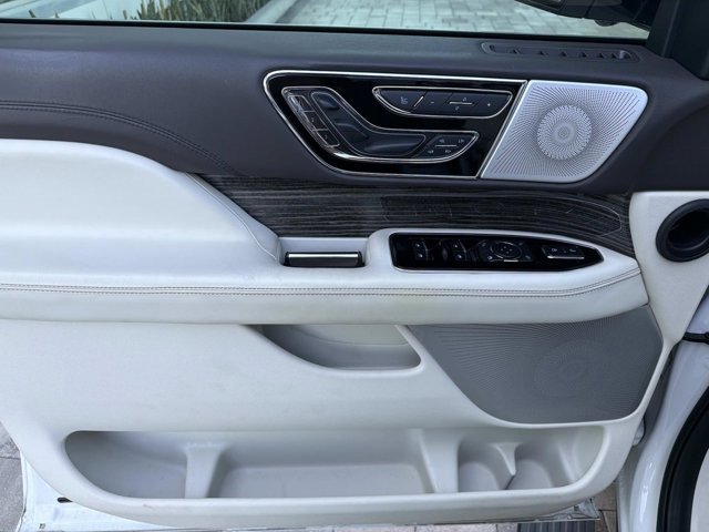 Used 2020 Lincoln Navigator Black Label w/ Cargo Convenience Package AWD/4WD image 11