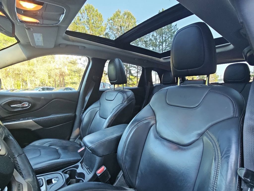 Used 2017 Jeep Cherokee Latitude w/ Comfort/Convenience Group AWD/4WD image 10