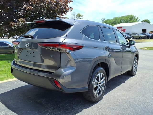 Certified 2024 Toyota Highlander XLE FWD image 26