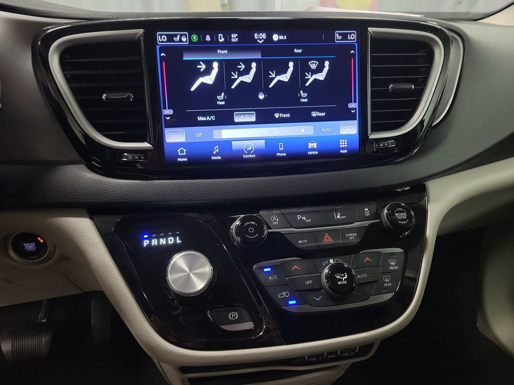 Used 2023 Chrysler Pacifica Touring-L FWD image 14