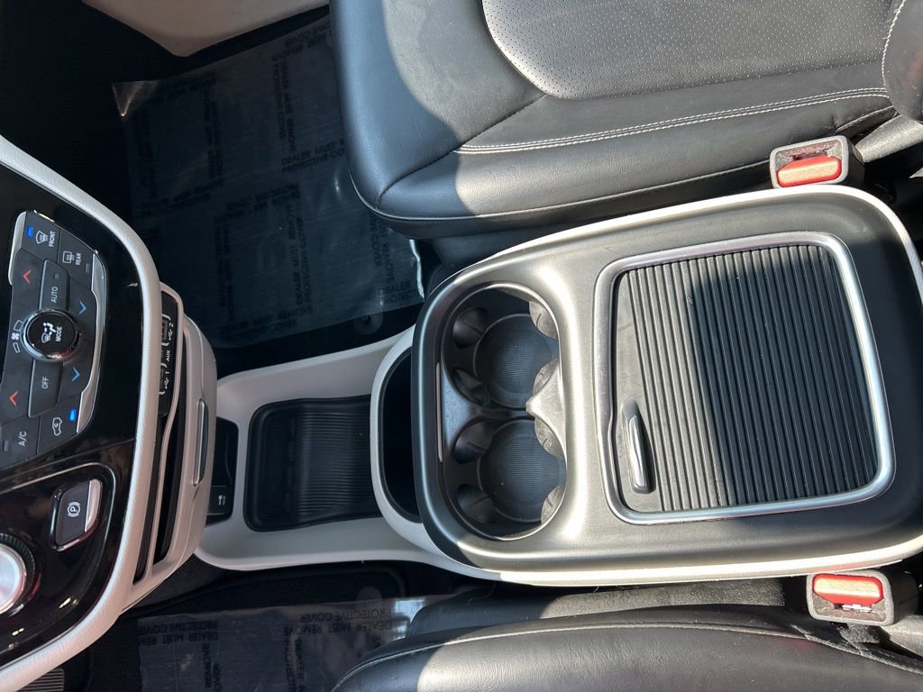 Used 2023 Chrysler Pacifica Touring-L image 15