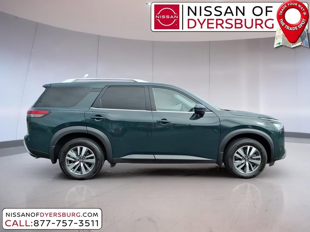 Used 2025 Nissan Pathfinder SL AWD/4WD image 2