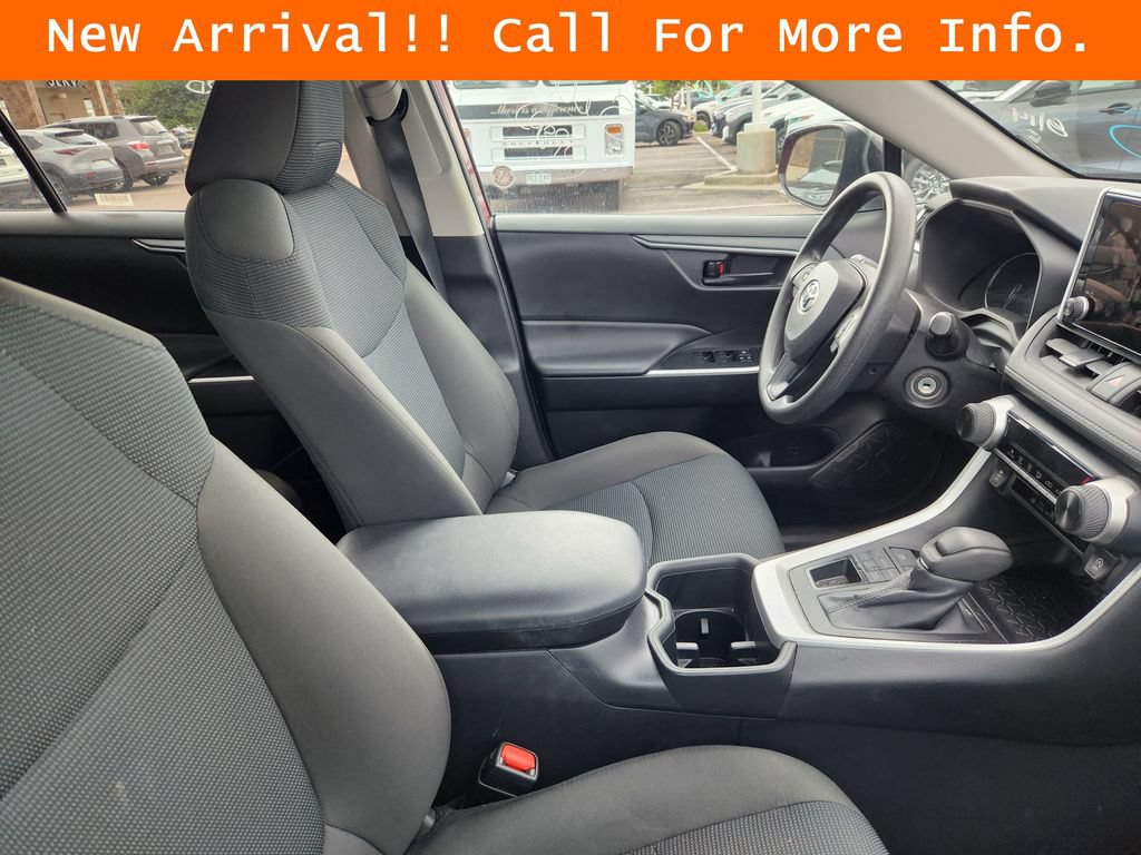 Used 2025 Toyota RAV4 LE AWD/4WD image 11