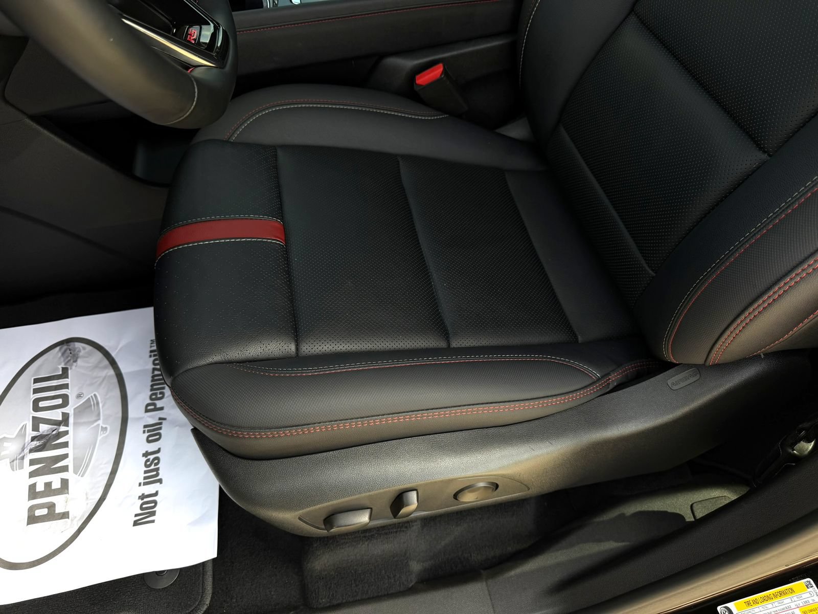 Used 2026 Chevrolet Traverse RS w/ LPO, Floor Liner Package FWD image 11