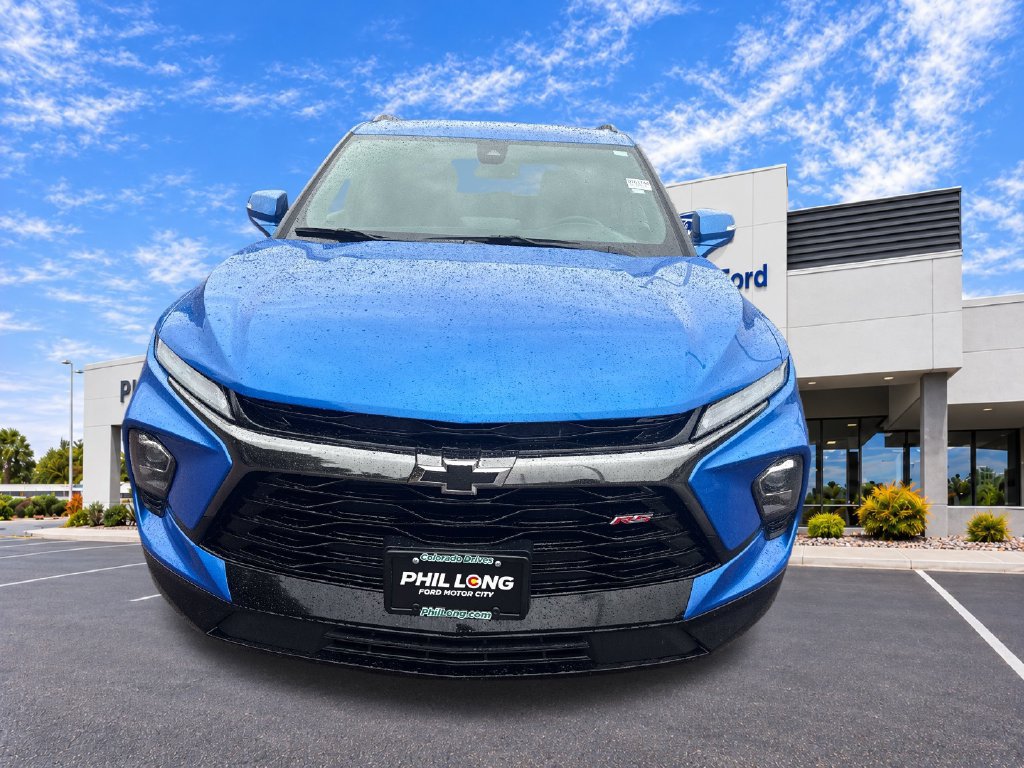 Used 2025 Chevrolet Blazer RS FWD image 2