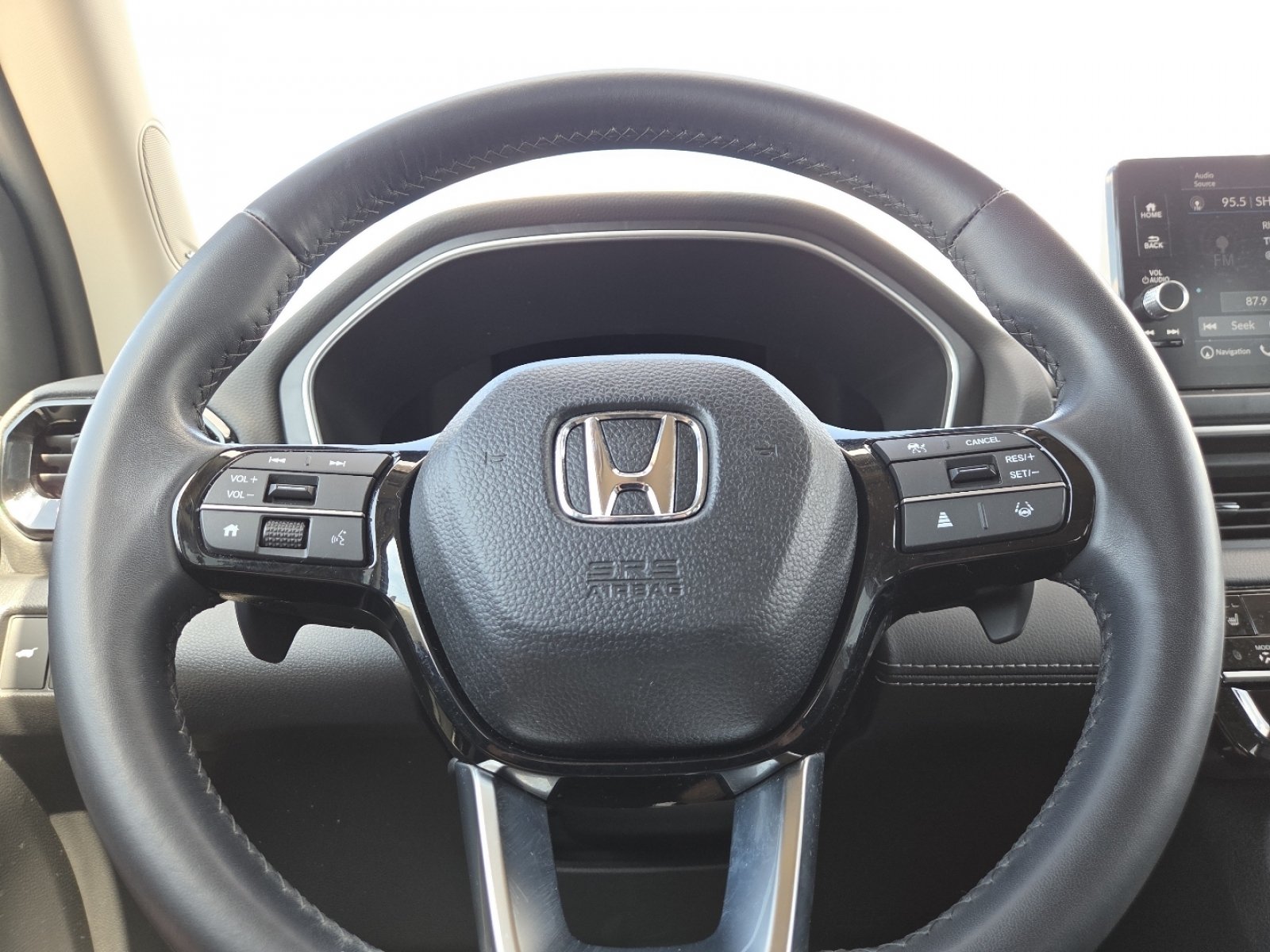 Used 2024 Honda Pilot Touring image 27