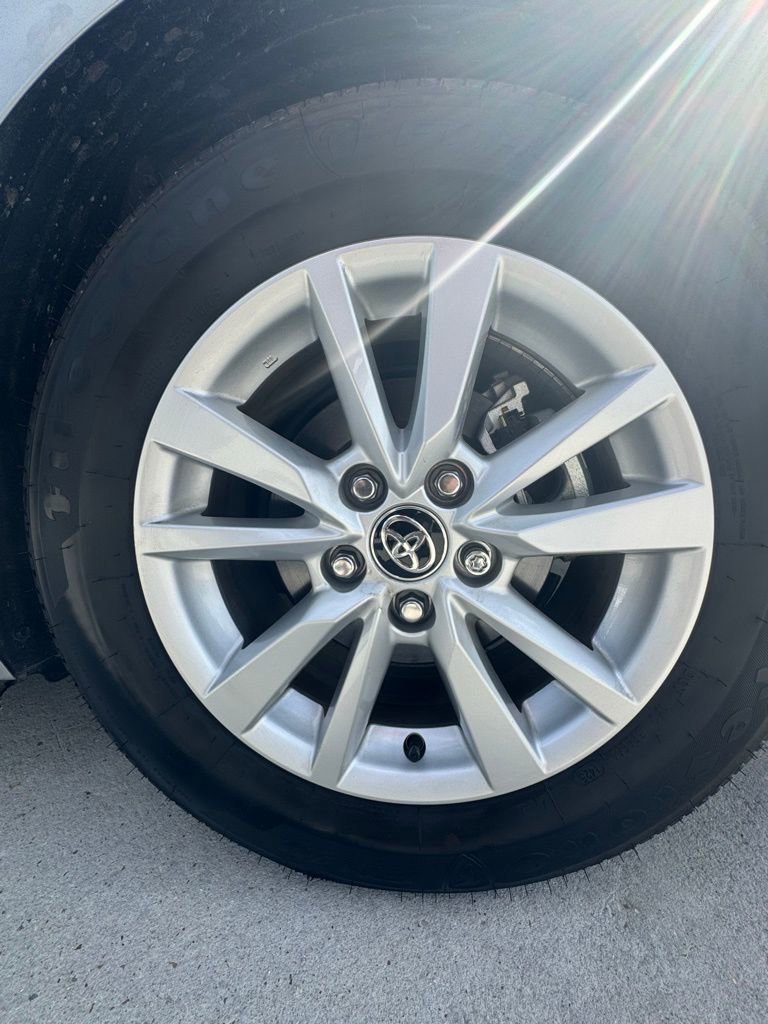 Used 2025 Toyota Camry LE w/ Convenience Package image 16