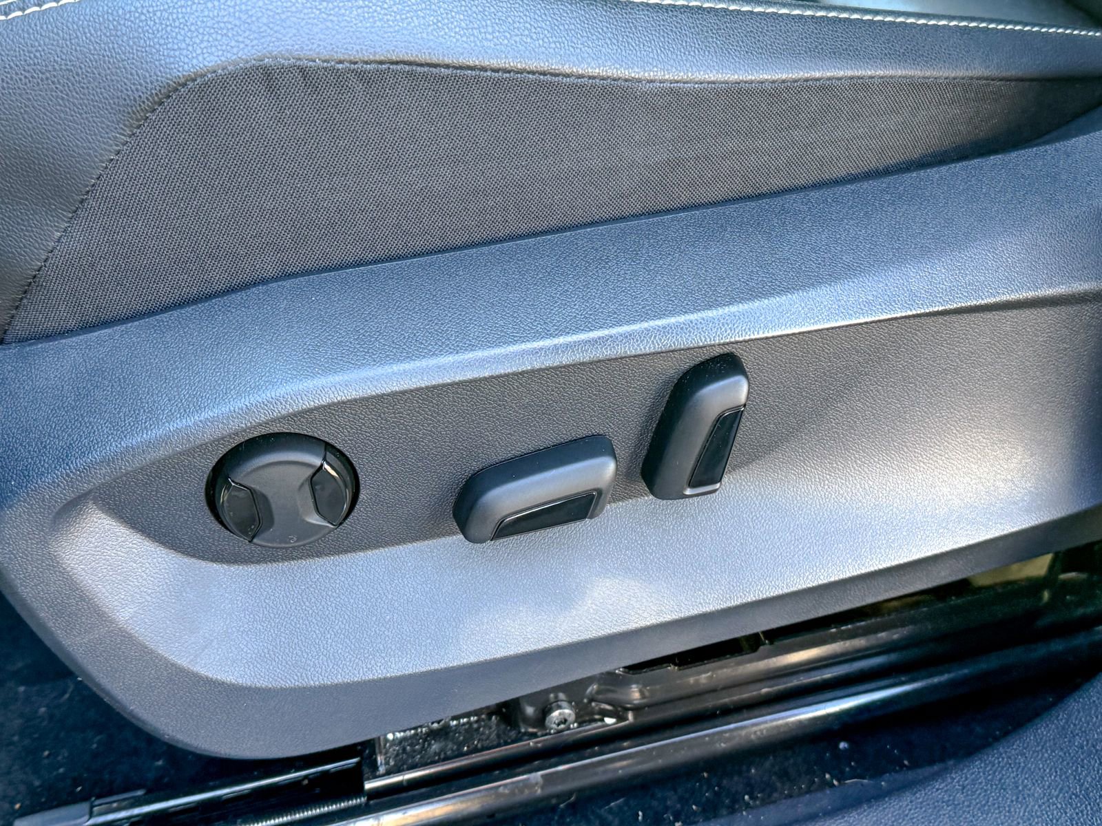 Used 2024 Volkswagen Tiguan SE R-Line image 15