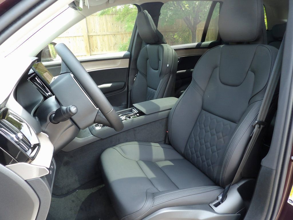 New 2025 Volvo XC90 T8 Plus w/ Protection Package Premier image 11