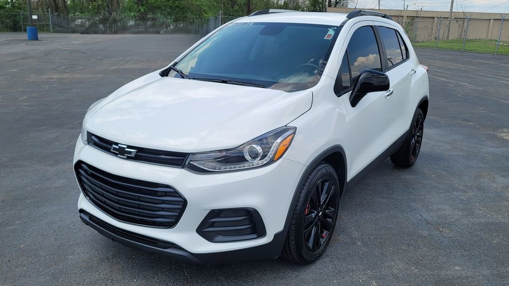 Used 2018 Chevrolet Trax LT w/ Redline Edition FWD image 3