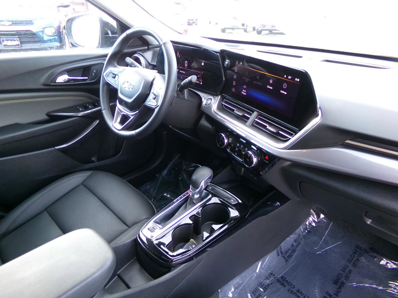 Used 2025 Chevrolet Trax ACTIV w/ Sunroof Package FWD image 32
