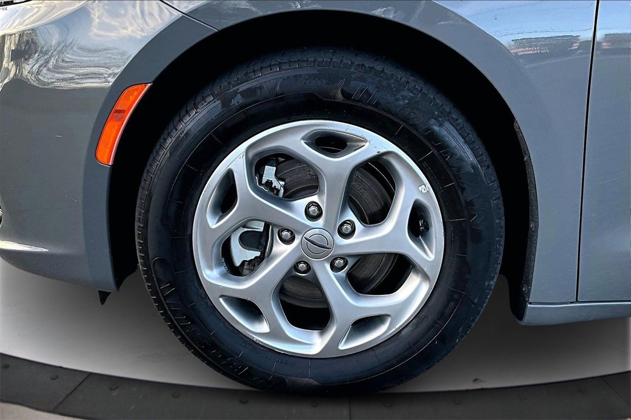 Certified 2023 Chrysler Pacifica Limited image 34