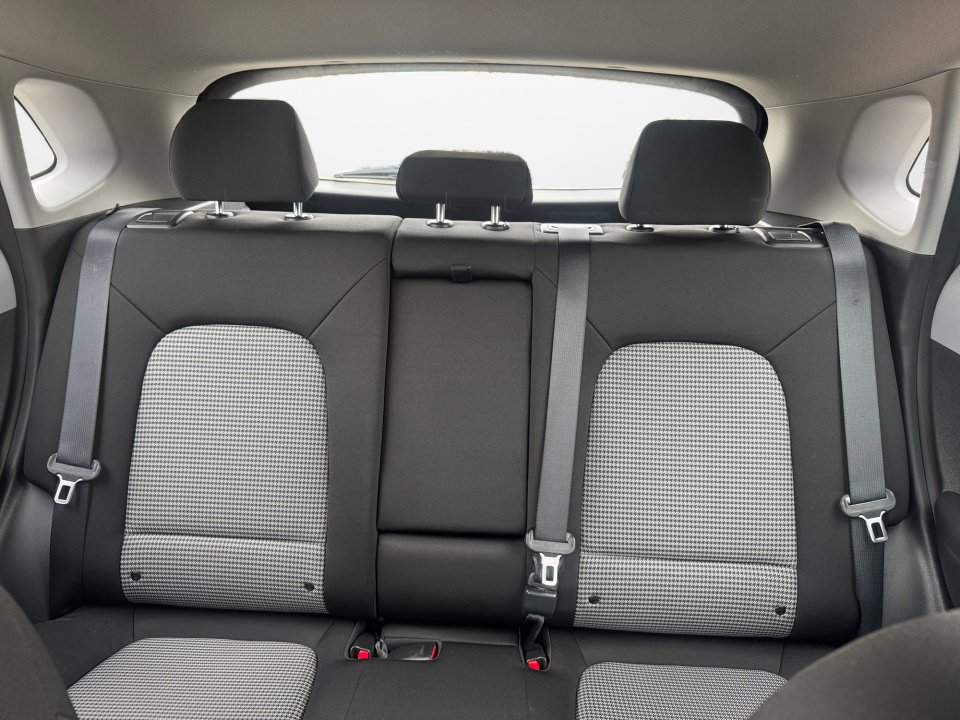 Used 2018 Hyundai Kona SE FWD image 15