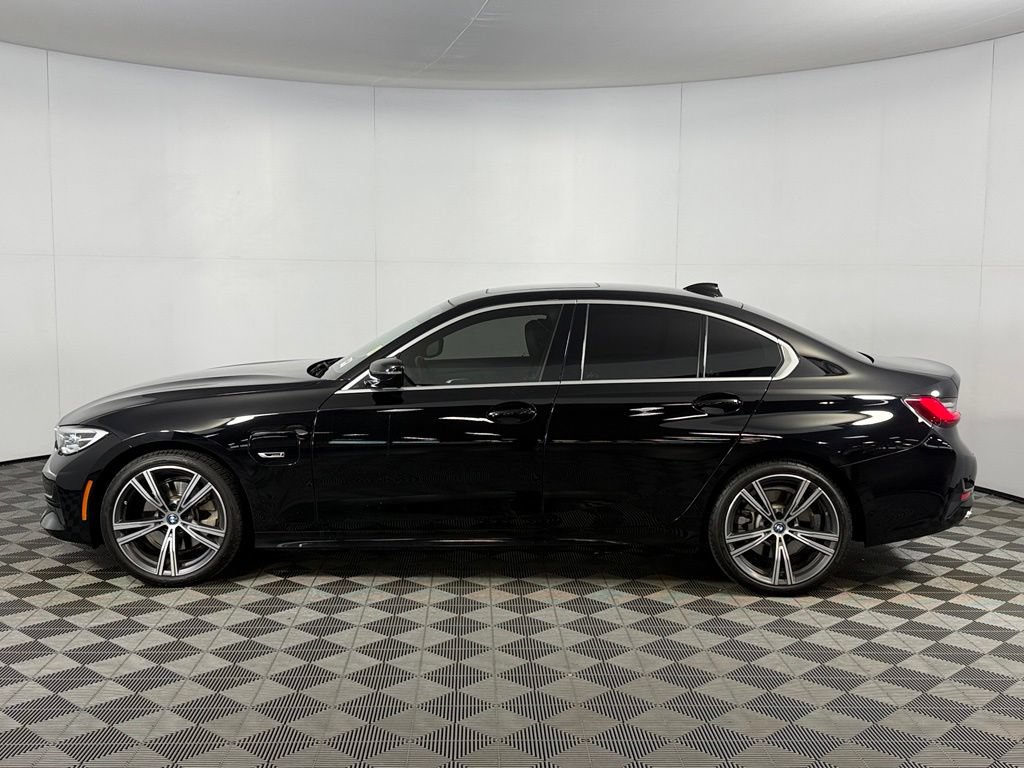 Used 2022 BMW 330e w/ Driving Assistance Package RWD image 9