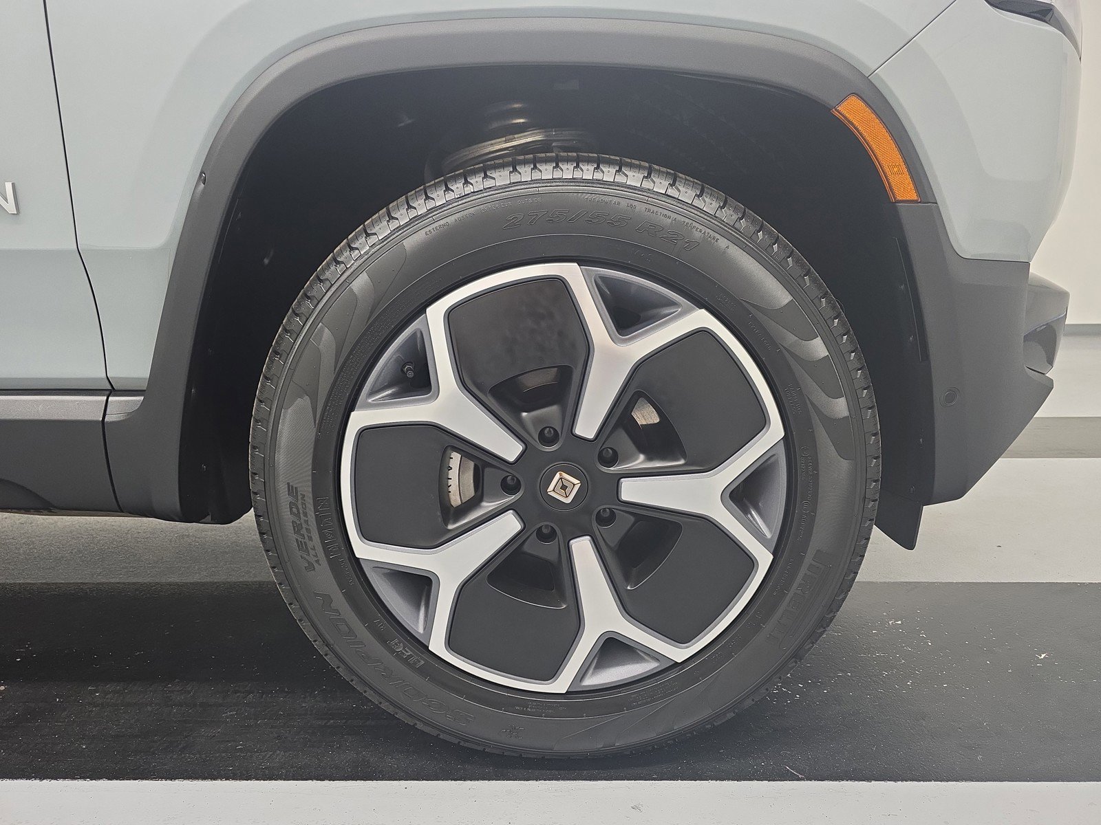 Used 2024 Rivian R1S Adventure image 11