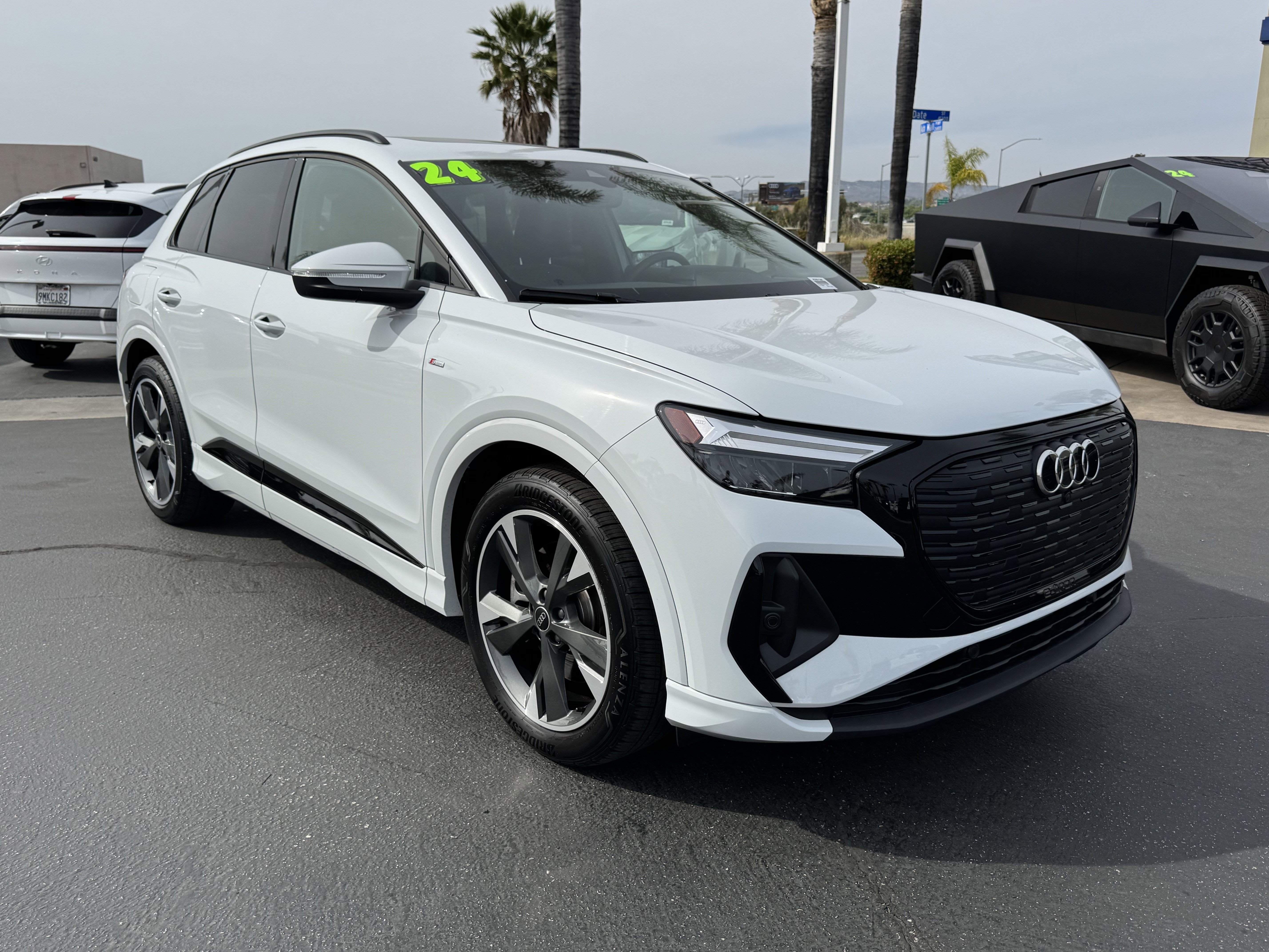 Used 2024 Audi Q4 e-tron Premium w/ Convenience Package image 2