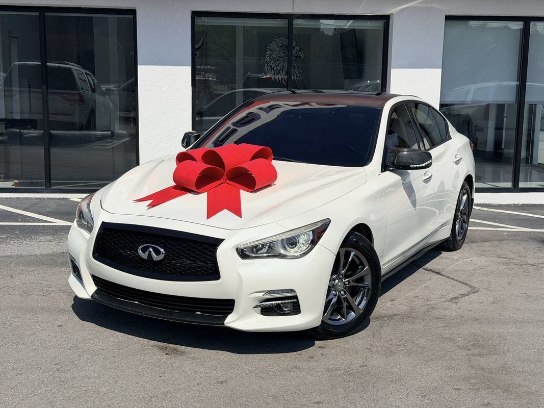Used 2017 INFINITI Q50 Signature Edition w/ All Weather Package (L93) AWD/4WD image 1