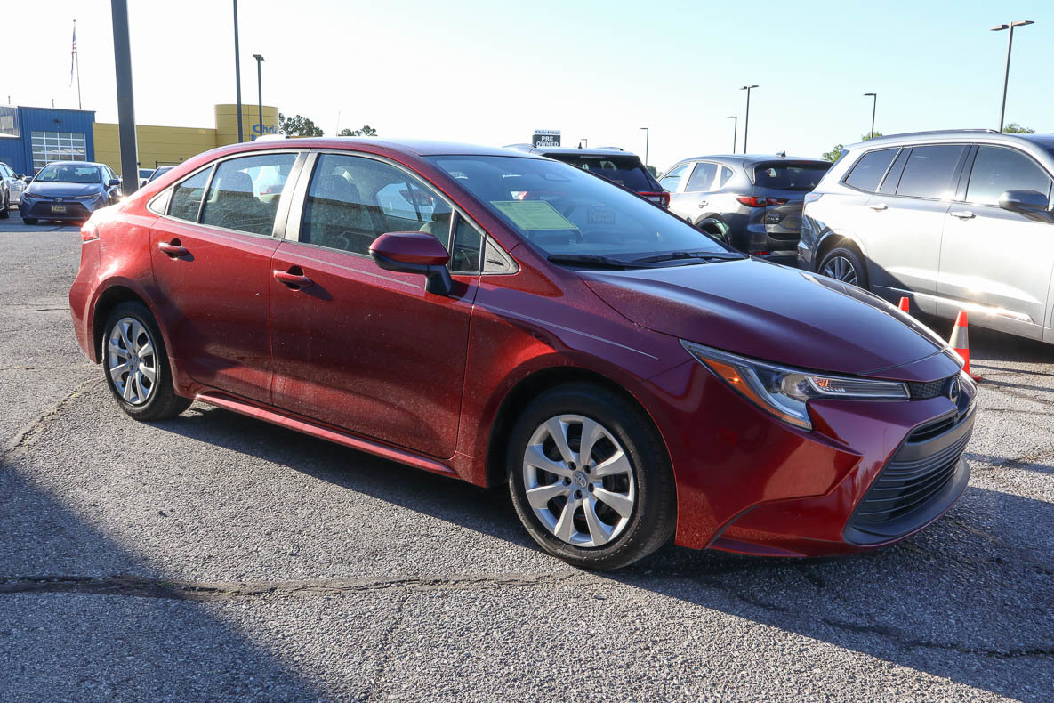 Used 2024 Toyota Corolla LE FWD image 3