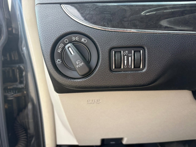 Used 2016 Chrysler Town & Country Touring w/ Driver Convenience Group FWD image 30