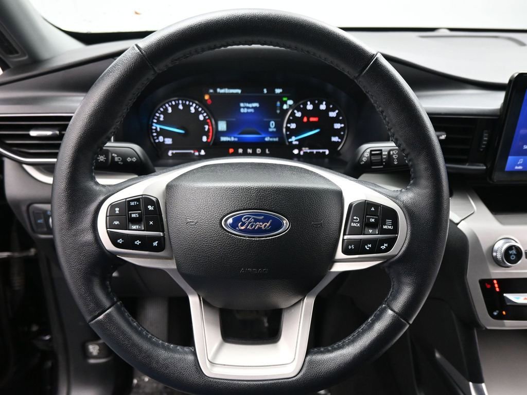 Certified 2022 Ford Explorer XLT w/ Equipment Group 202A image 12