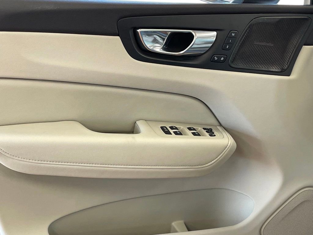 Used 2022 Volvo XC60 T8 Inscription image 15