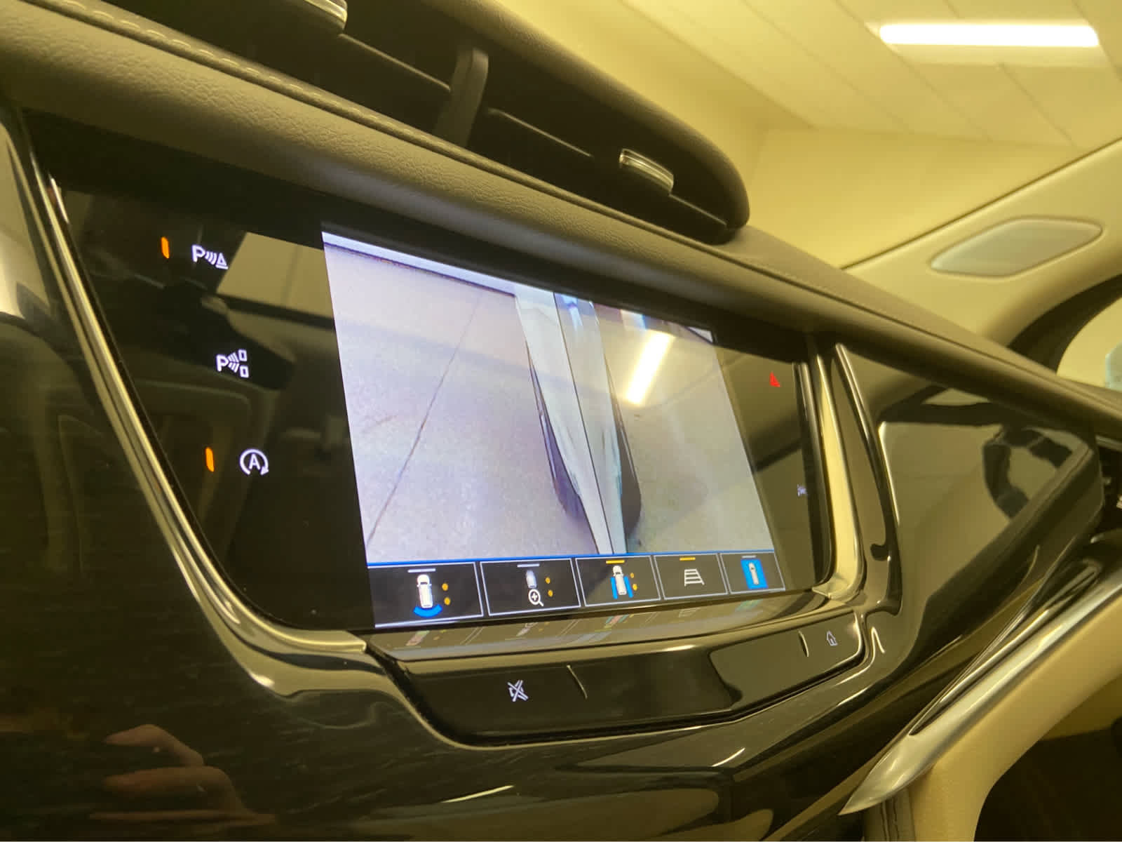 Used 2024 Cadillac XT6 Premium Luxury w/ Technology Package FWD image 42