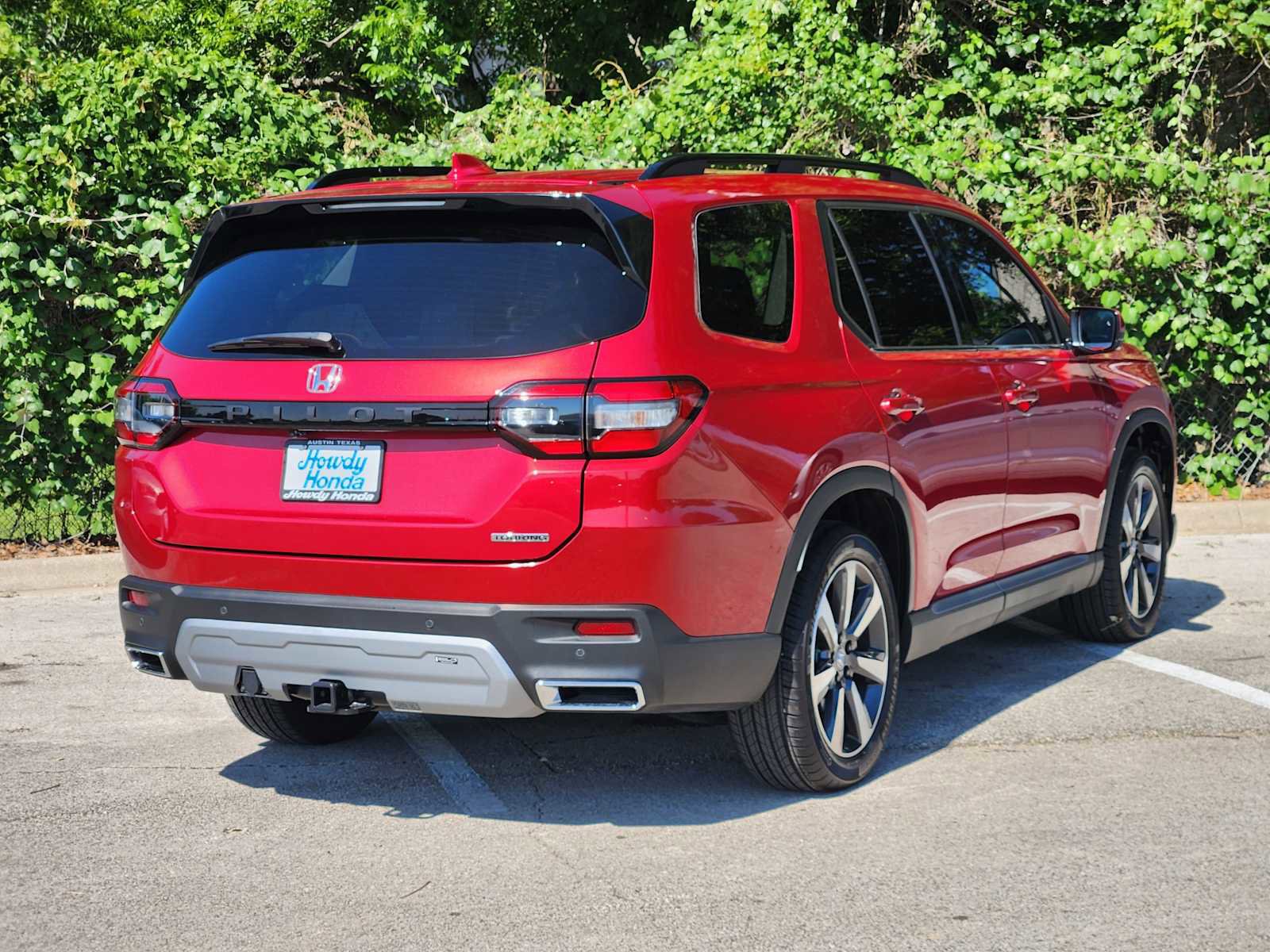 Certified 2025 Honda Pilot Touring image 6