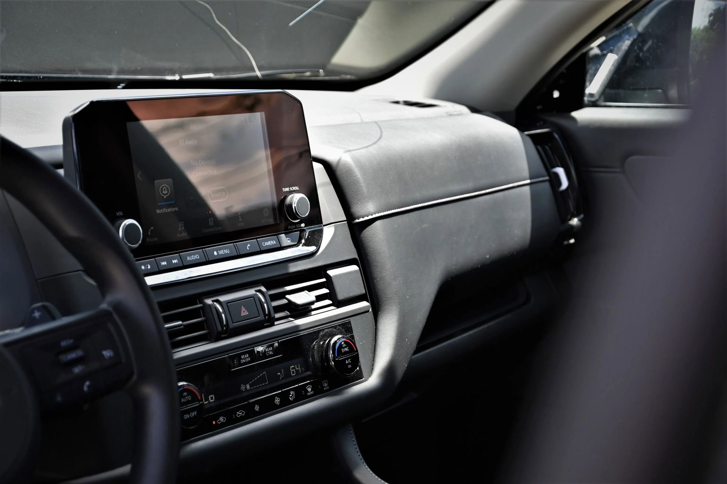 Used 2025 Nissan Pathfinder S image 11