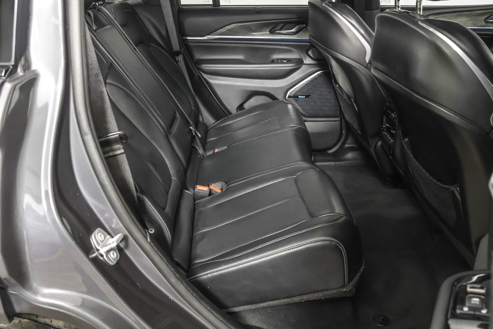 Used 2022 Jeep Grand Cherokee Overland w/ Luxury Tech Group IV image 44