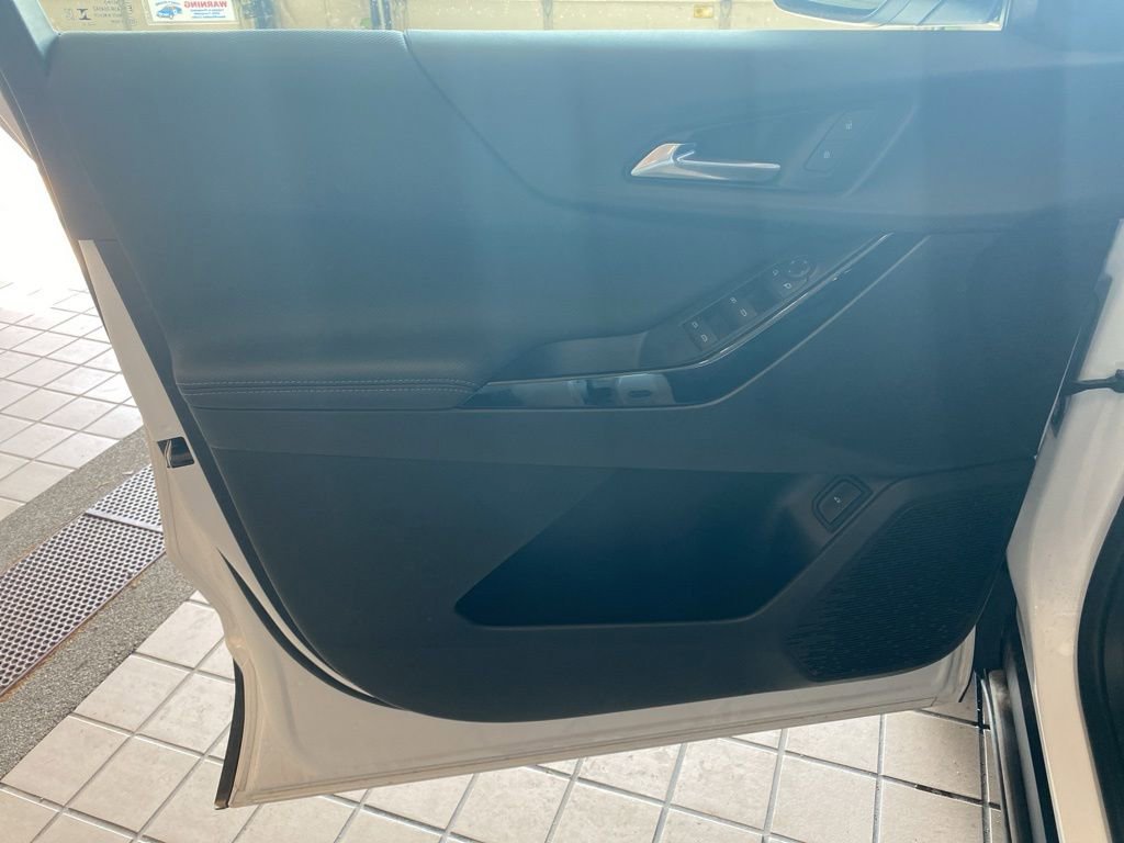 New 2026 Chevrolet Equinox LT w/ Convenience Package II image 9