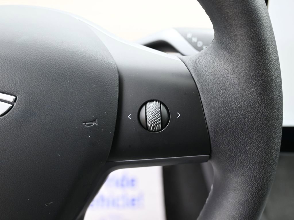 Used 2023 Tesla Model 3 Standard Range image 17