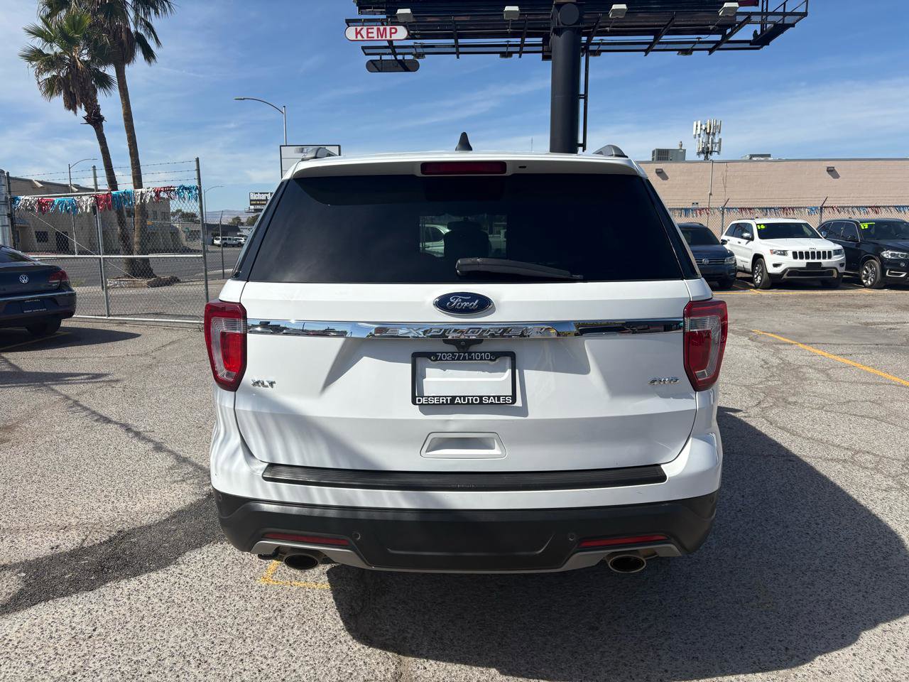 Used 2018 Ford Explorer XLT AWD/4WD image 5