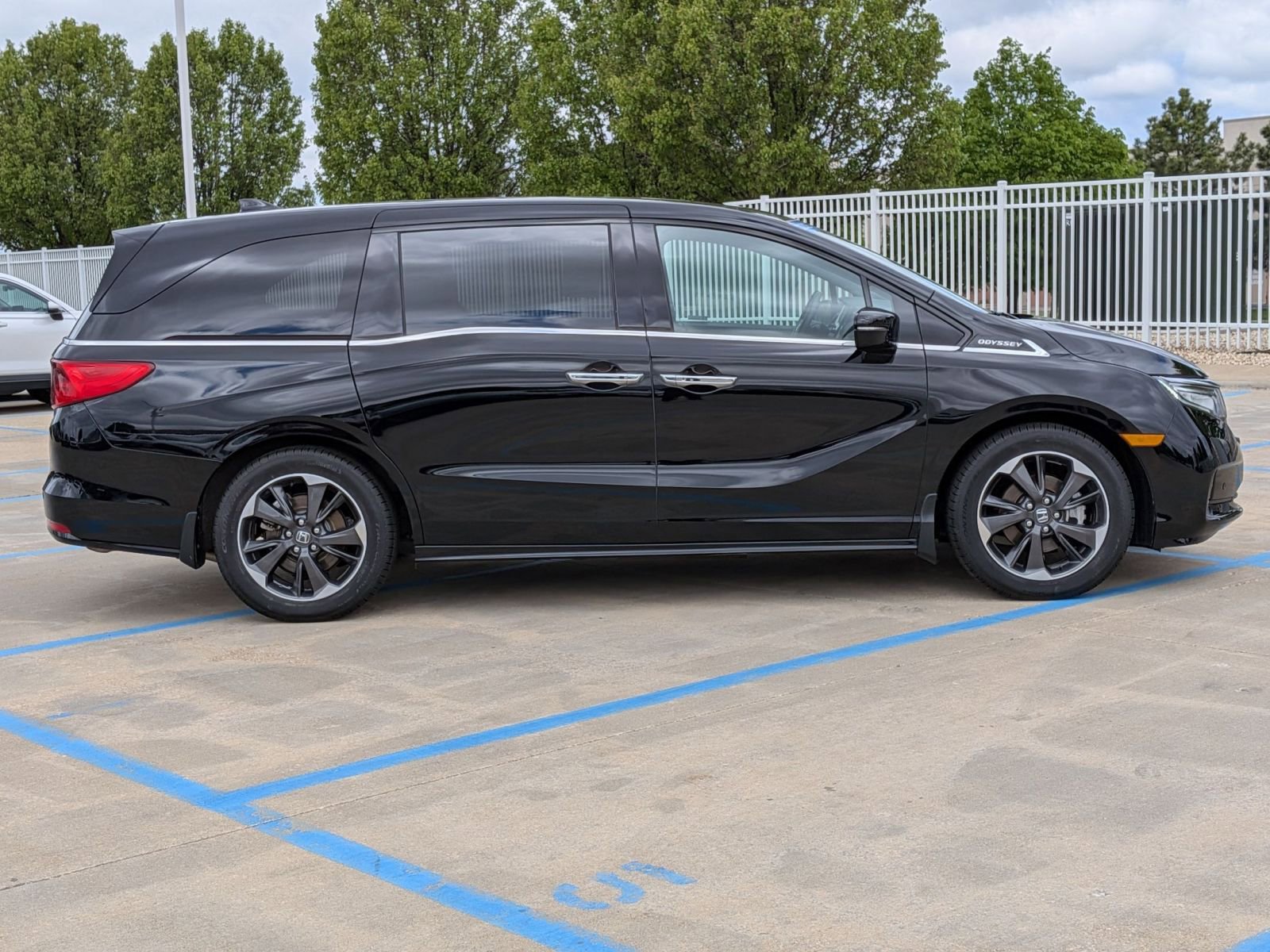 Certified 2023 Honda Odyssey Elite image 5