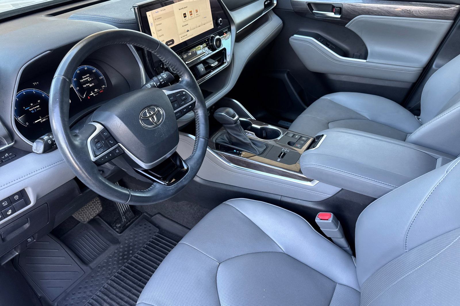 Used 2023 Toyota Highlander Limited FWD image 10