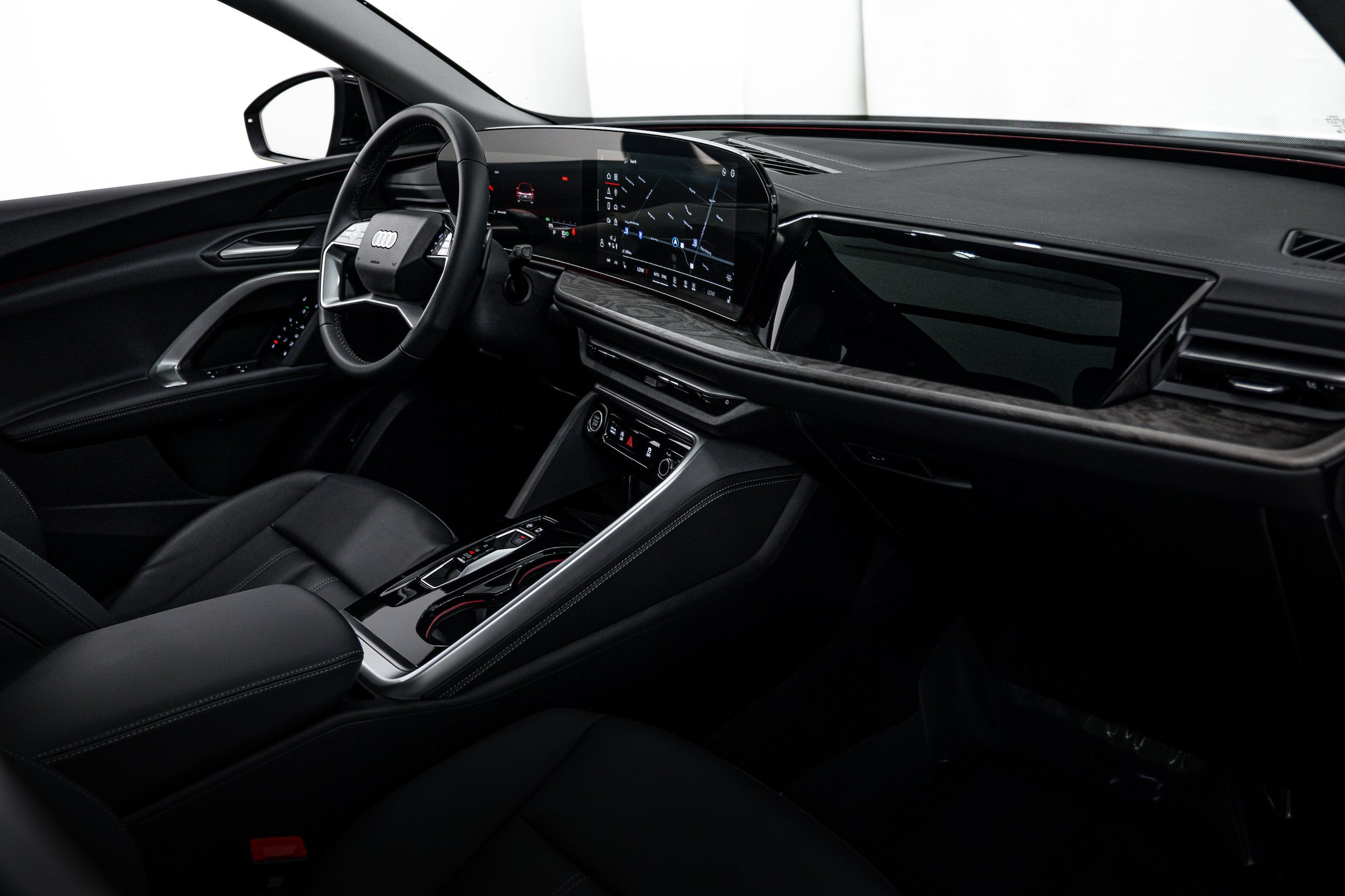 Used 2025 Audi Q5 Premium w/ Convenience Package AWD/4WD image 8