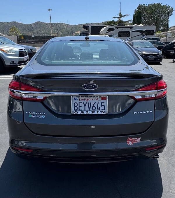 Used 2018 Ford Fusion Energi Titanium FWD image 11