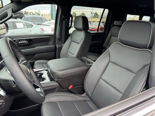 Used 2025 Chevrolet Suburban Premier image 8