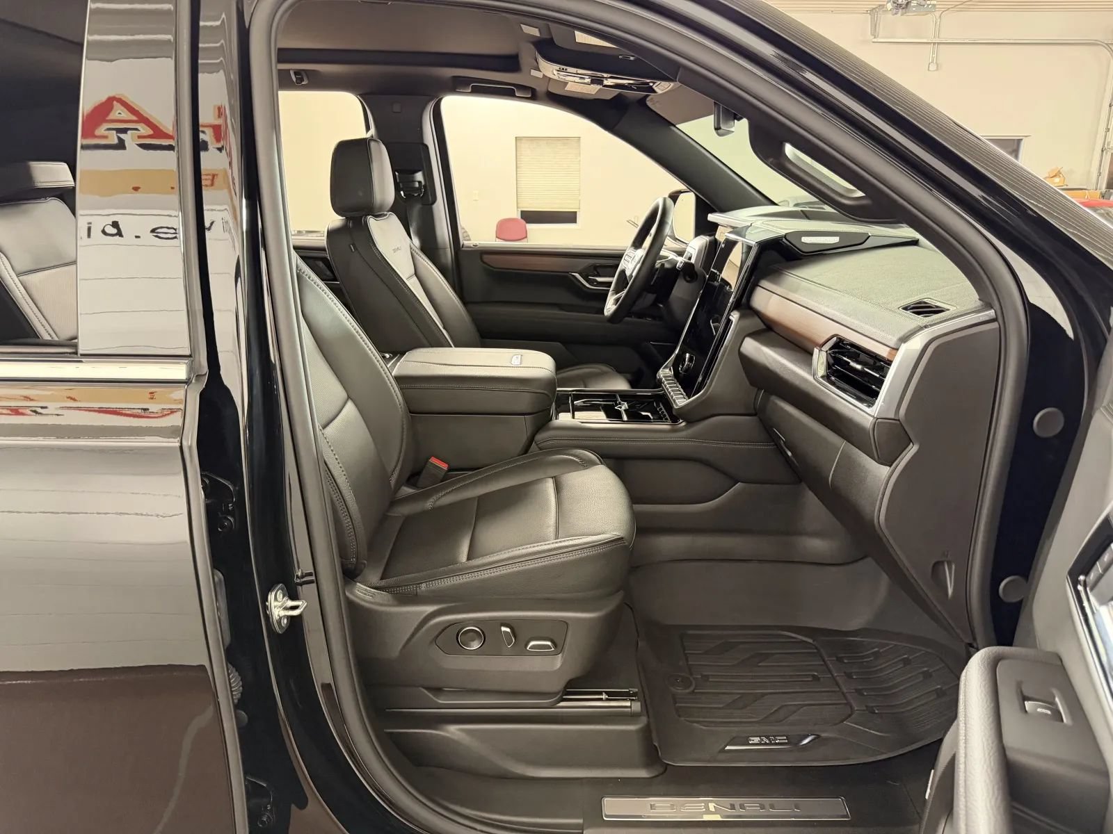 Used 2026 GMC Yukon XL Denali w/ Sun & Power Step Package AWD/4WD image 46
