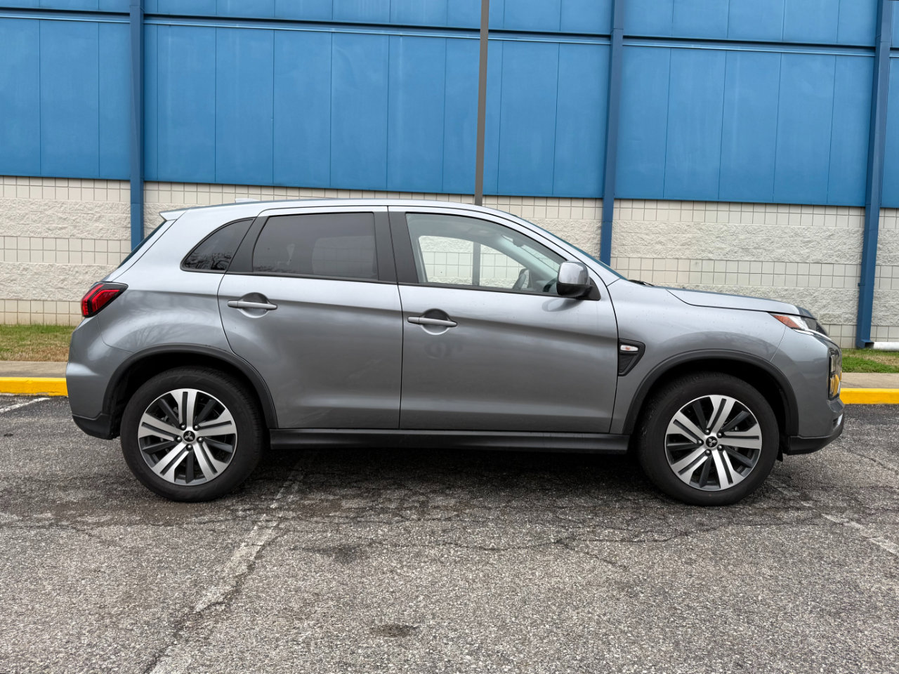 Used 2025 Mitsubishi Outlander Sport AWD image 4