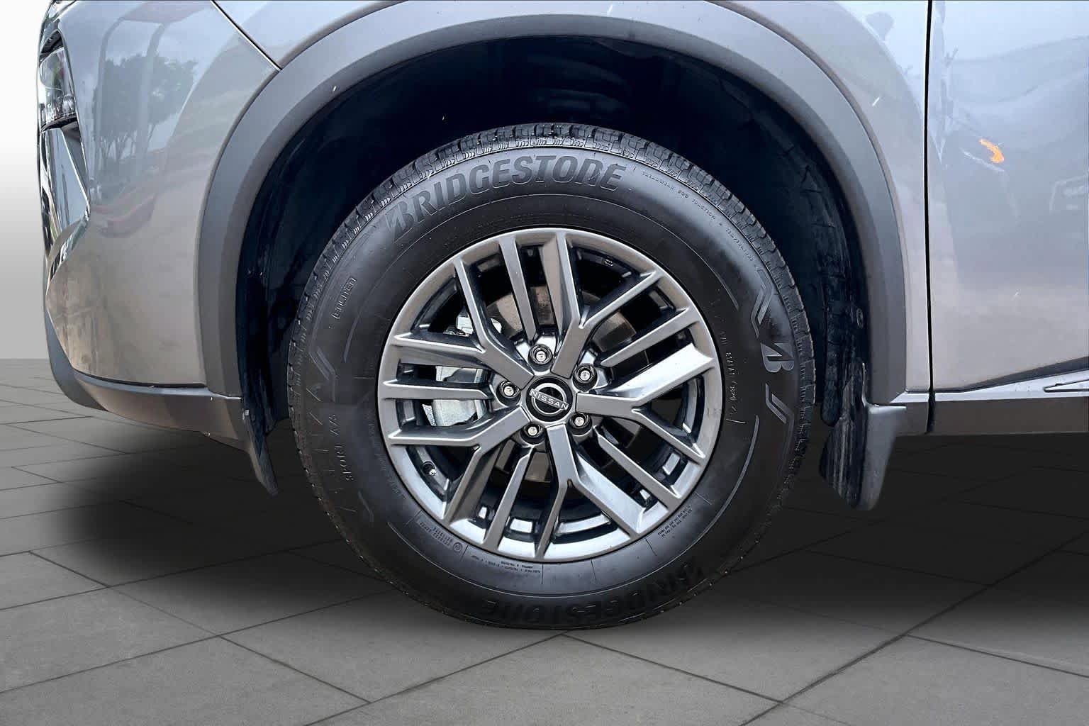 Certified 2025 Nissan Rogue S FWD image 10
