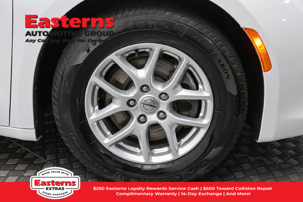 Used 2022 Chrysler Voyager LX FWD image 31