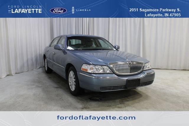 Used 2003 Lincoln Town Car Signature