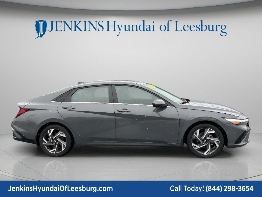 Certified 2024 Hyundai Elantra Limited FWD image 3