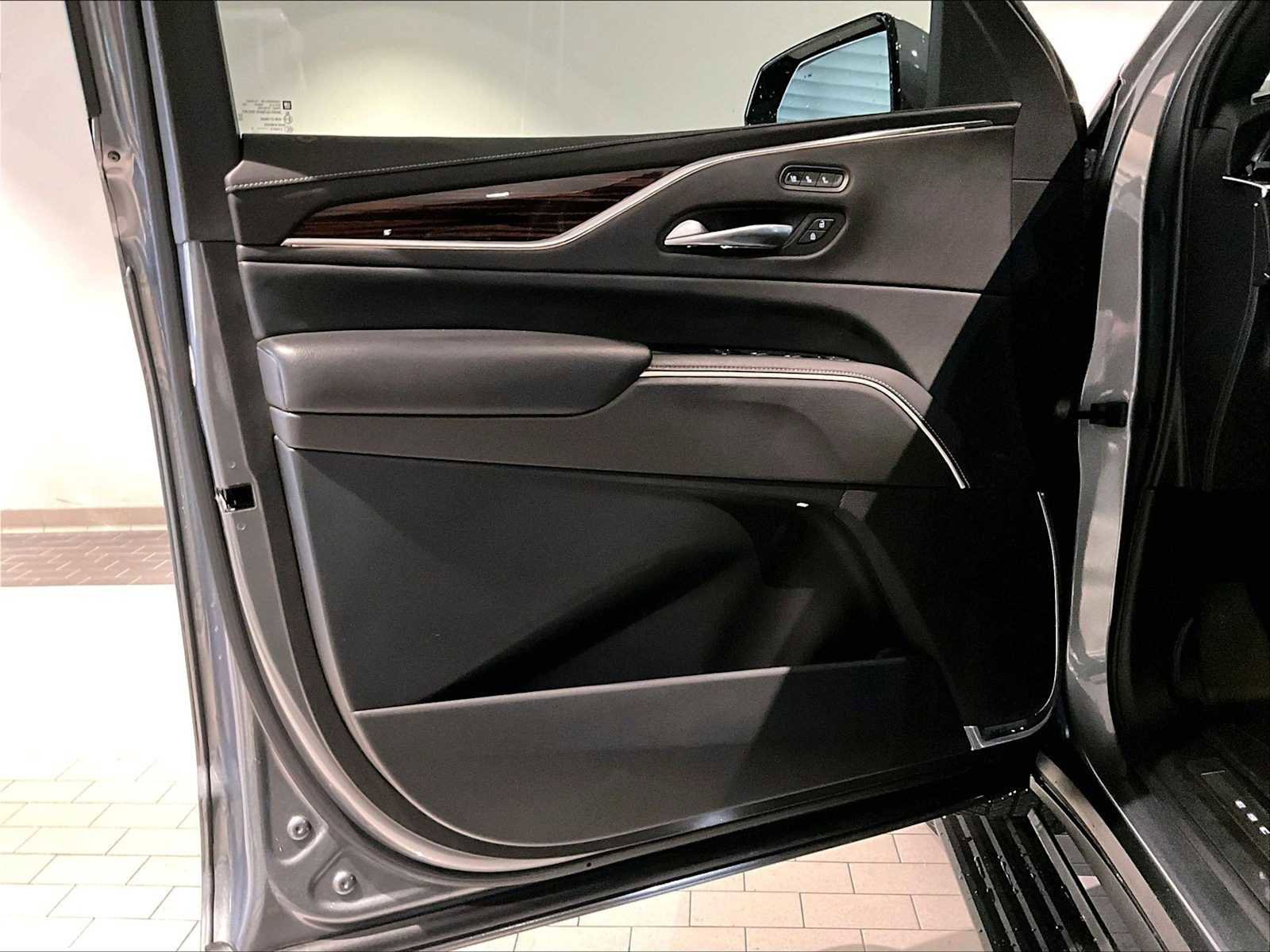 Used 2021 Cadillac Escalade ESV Premium Luxury w/ Driver Assist Tech Package image 23